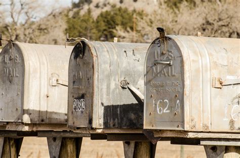 Gratis Afbeeldingen : post, hout, trein, rustiek, vervoer-, rood ...