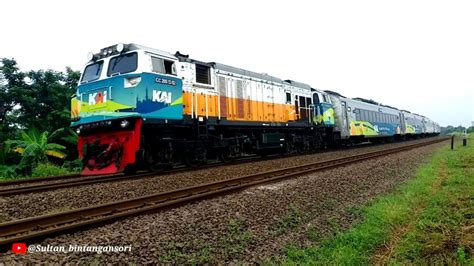 HUNTING KERETA API ELIT DI BARAT STASIUN LEMAHABANG BROMO ANGGREK ARGO