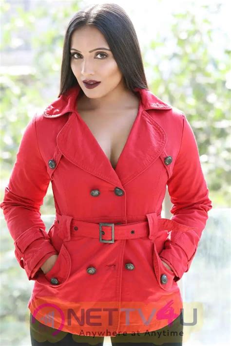 Actress Meghna Naidu Hot Images Galleries HD Images