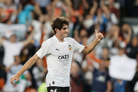 Valencia Cf Javi Guerra Acuerda Su Renovaci N Con El Valencia Hasta