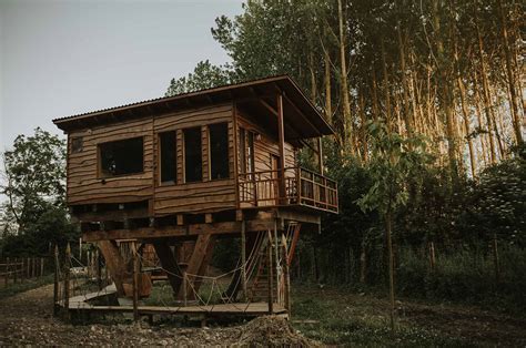 Cabañas en los árboles Durmiendo entre árboles