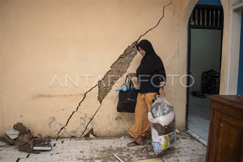 DAMPAK PERGERAKAN TANAH DI SUKABUMI ANTARA Foto