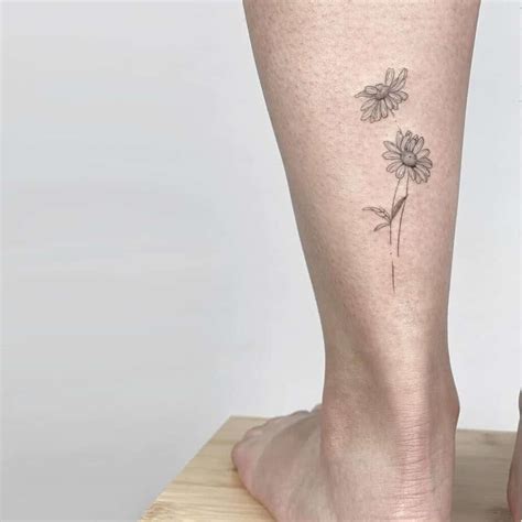 25 Delicate Daisy Tattoo Ideas To Save For Inspiration