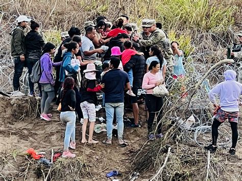 Migrantes Desesperados Entraron A La Fuerza A Estados Unidos Desde