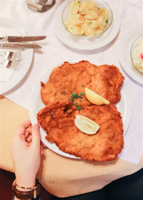 Must Try Foods In Vienna Food Vienna Food Wiener Schnitzel