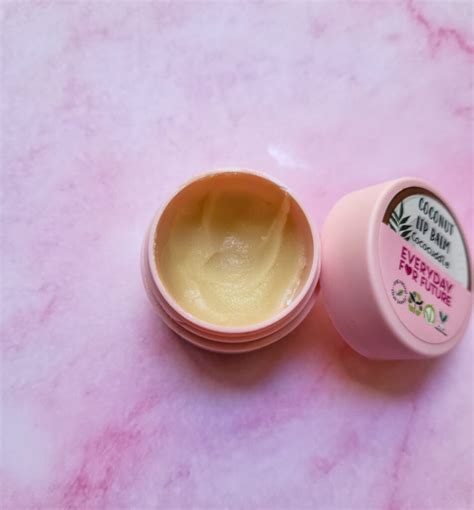 Recensione Kiss Therapy Cococuddle Lip Scrub And Balm Every Day For Future Mei