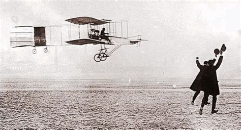 los hermanos Wright realizaron el primer vuelo pilotado de un avión