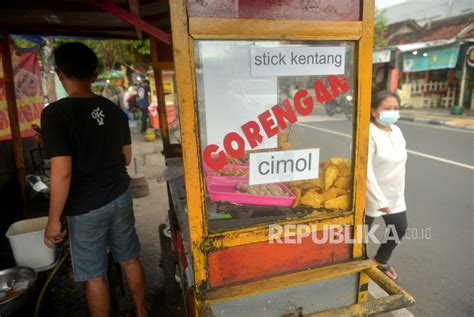 Harga Gorengan Naik Terdampak Pencabutan Het Minyak Goreng Republika