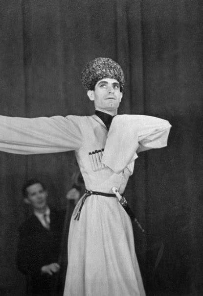 В этот день ровно 100 лет назад родился танцовщик Махмуд Эсамбаев ...