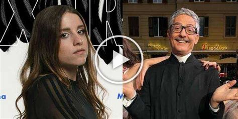 Video Fiorello Fa Una Clamorosa Gaffe Sulla Mamma Di Angelina Mango