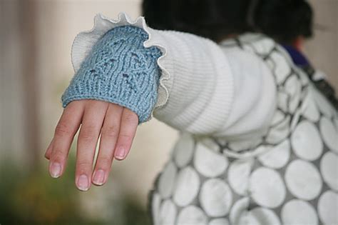 Ravelry Zig~zag Fingerless Gloves Pattern By Isabel Caroline