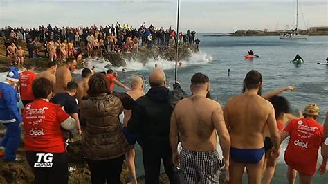 Brindisi Tuffo Di Capodanno Da Record Alla Conca Norba Online