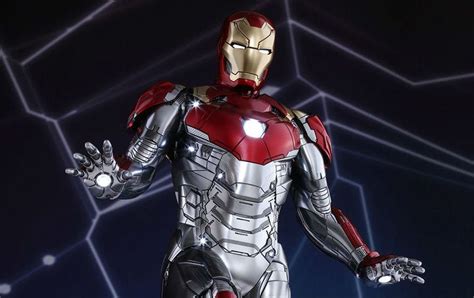 Our Best Look Yet at Iron Man's New Suit From Spider-Man: Homecoming