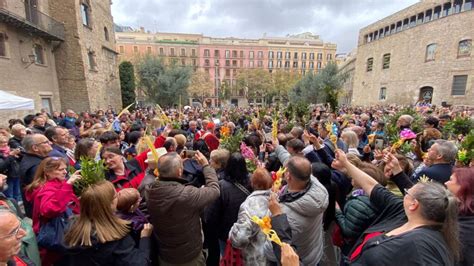 Centenars De Persones Beneeixen La Palma A La Catedral