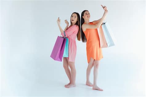 Chicas Yendo De Compras Foto Premium