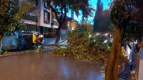 O bölgeler için uyarı geldi Ağaç ve direk devrilmesi çatı uçmasına