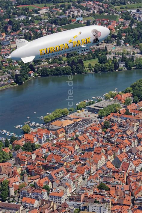 Lindau Bodensee aus der Vogelperspektive Luftschiff Zeppelin NT über