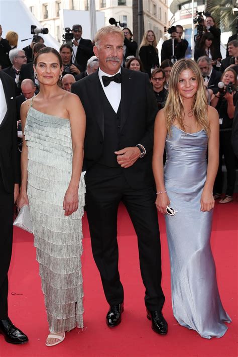 La Classe De Kevin Costner Et Ses Enfants Le Dos Nu De Rachida Dati