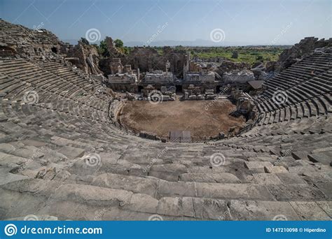 Ru Nas Do Teatro Antigo No Lado Turquia Foto De Stock Imagem De