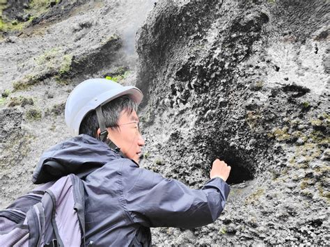 歩き慣れたご夫妻の裏砂漠ジオツアー♪│伊豆大島で遊ぼう ダイビング・星空・自然体験ツアー｜オレンジフィッシュ