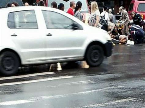 Mulher fica gravemente ferida após ser atropelada no centro de Maringá