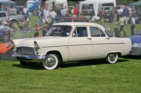 Ford Consul E Front