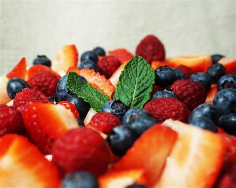 Tarta Pavlova de Frutos Rojos paso a paso RECETA FÁCIL