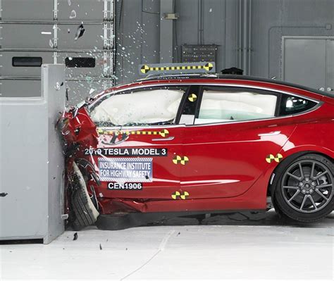 Teslas Model 3 Wins Insurance Industrys Top Safety Rating Drive Tesla