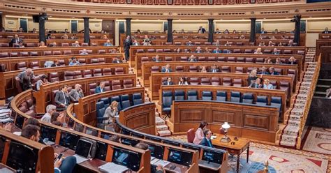 El Parlamento ha invertido más de tres millones en desplazamientos