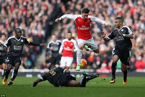 Arsenal 2 1 Leicester Danny Welbeck Scores Dramatic Last Minute Winner