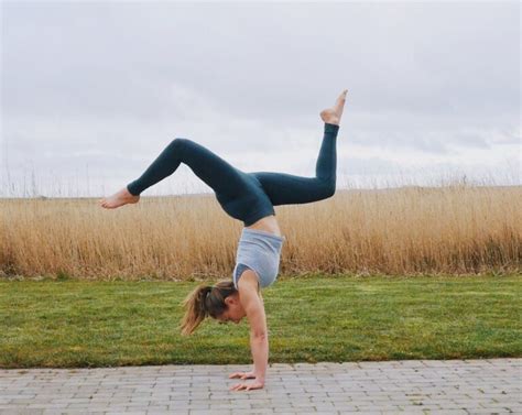 Create Balance In A Freestanding Handstand Complete Handstand Guide