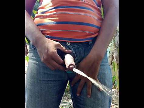 Orinando Pissing Meada XVIDEOS