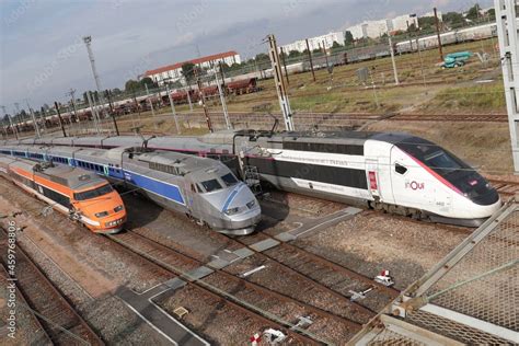 Villeneuve Saint Georges France Les Trois Tgv Sncf Qui