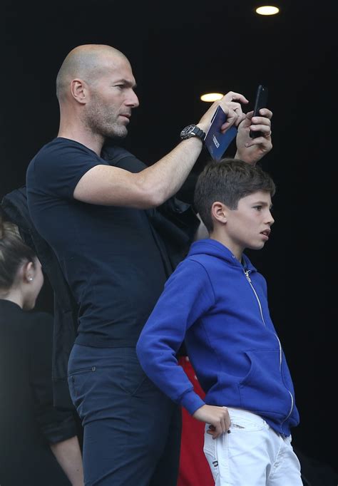 Photo Zinedine Zidane Et Son Fils Elyaz People Au Match Amical