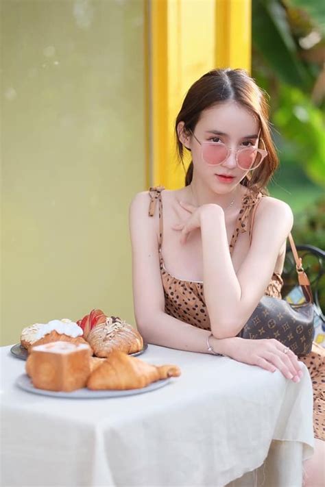 Hot girl chuyển giới người Thái khiến netizen đứng ngồi không yên