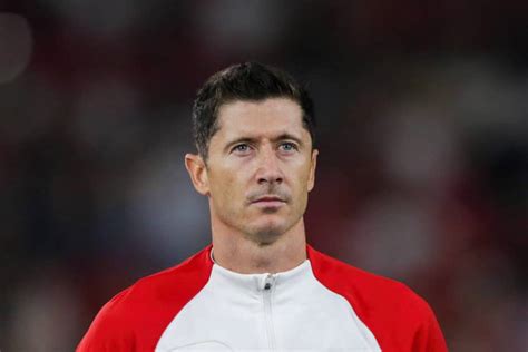 Ile Zarabia Robert Lewandowski Zarobki Na Dzie Godzin I Minut