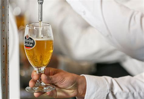 C Mo Servir La Ca A De Cerveza Perfecta Gourmet Decoestilo