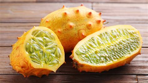 7 Benefits Of Kiwano Horned Melon — And How To Eat It