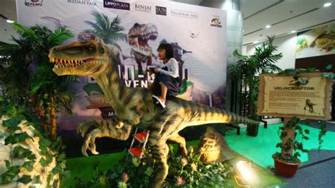 Dinosaurus Ramaikan Liburan Di Plaza Medan Fair Tribun Medan