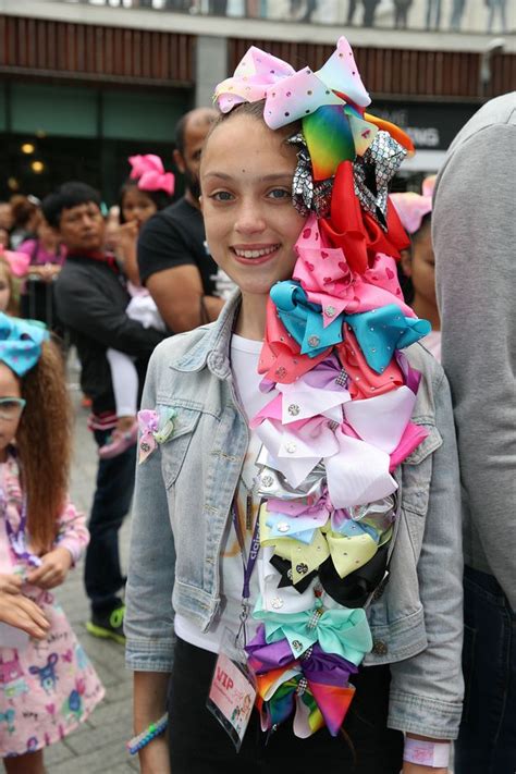 NickALive!: JoJo Bows Star Causes A MASSIVE Frenzy In Birmingham As She Meets Hundreds Of Fans