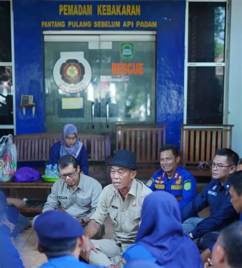 Sambangi Damkar Bupati Subang Akan Tambah Armada Dan Naikan Honorarium