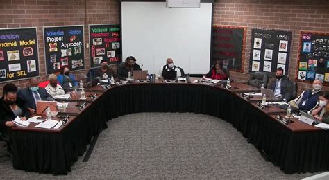 Peoria Public Schools approves district-wide modified calendar | WCBU ...