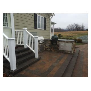 Multi Level Patio With Fire Pit And Seat Wall Classique Terrasse Et