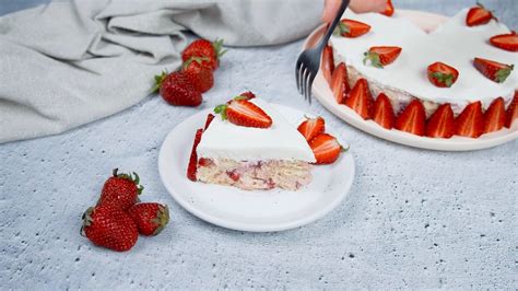 Torta Di Fragole E Biscotti Senza Cottura Si Prepara In 10 Minuti E