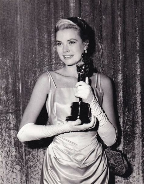 Stunning Photos Of Grace Kelly After Winning An Oscar At The 27th