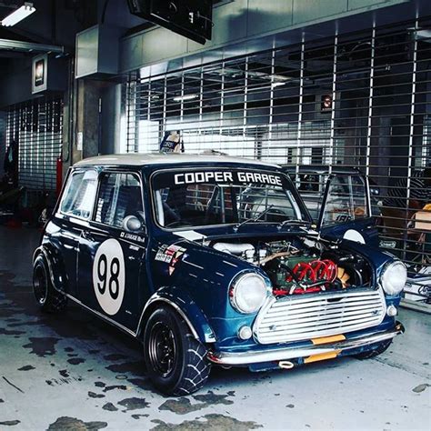 This is done just right with all best bits #classicminis #retrorides #retro #retrovibes ...