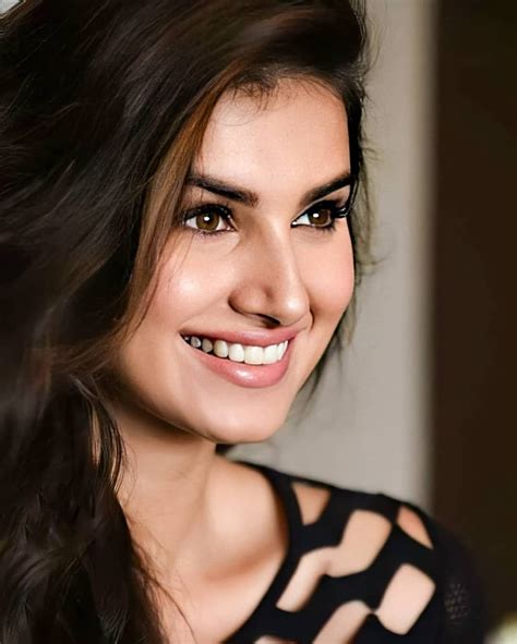 tara sutaria cute