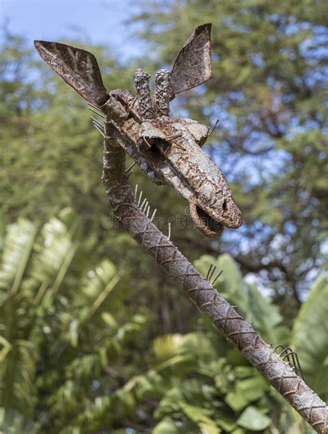 Wakiki Honolulu Hawaii Oct 31 2021escultura Metálica De Uma Girafa Foto