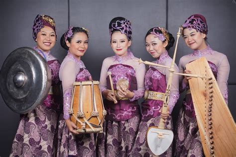 Puspa Karima Grup Musik Tradisional Sunda Asal Sumedang Yang Sudah Go