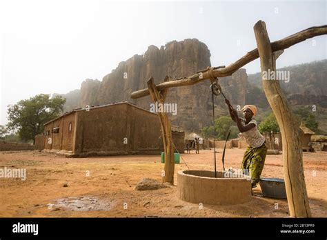 Village Life Rural Mali Hi Res Stock Photography And Images Alamy